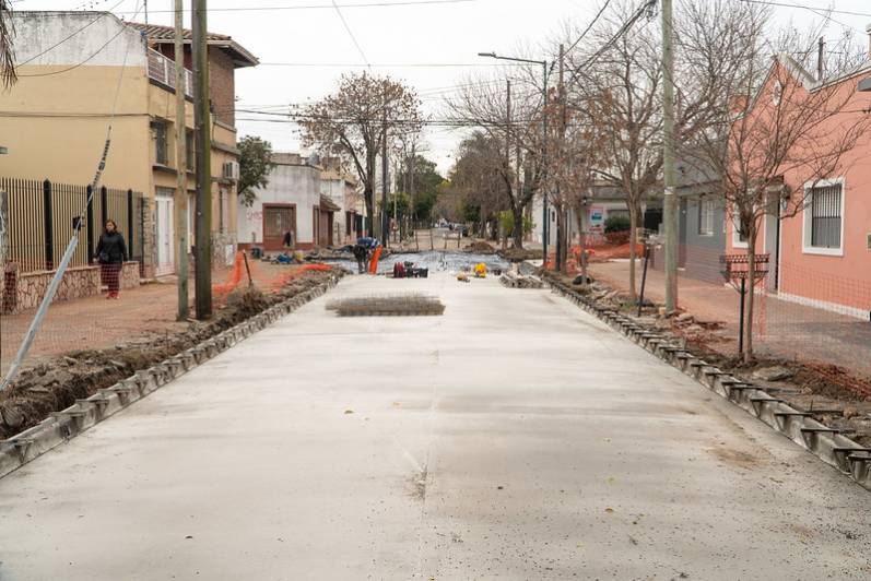 San Isidro: nuevo pavimento en Julián Navarro