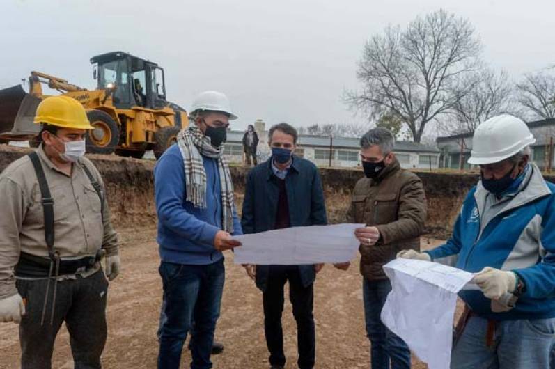 Zabaleta y Katopodis recorrieron la obra del nuevo Polideportivo de Villa Tesei