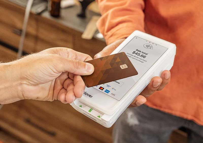 En el 66% de las transacciones los argentinos eligen pagar con tarjeta de débito