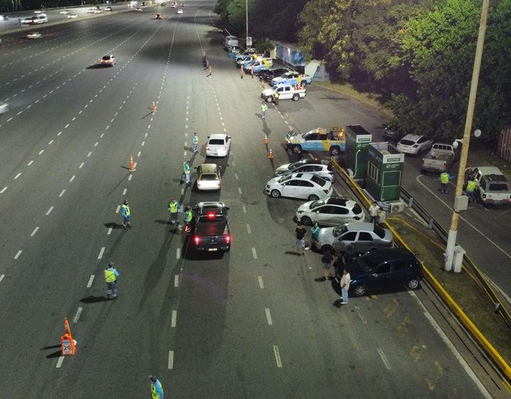 Orden en las autopistas: la ANSV sancionó a más de 1.800 banquineros en el AMBA
