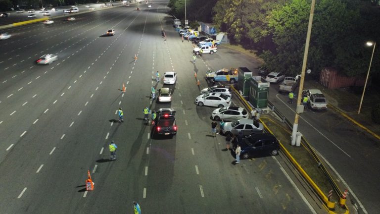 Orden en las autopistas: la ANSV sancionó a más de 1.800 banquineros en el AMBA