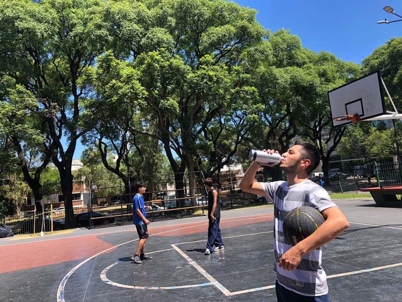 Operativo especial ante la ola de calor: la Ciudad instala hoy 24 puestos de hidratación en los barrios