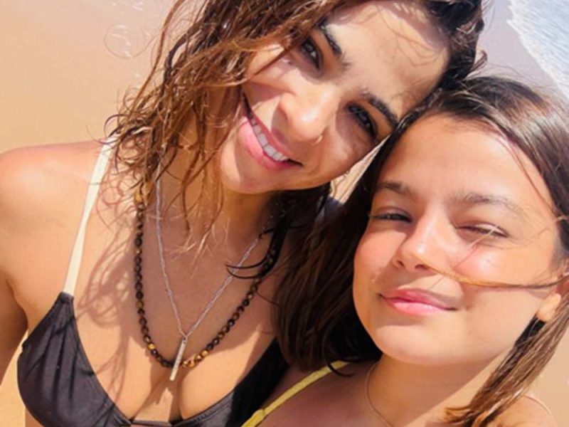 Agustina Cherri celebra en familia desde Imbassaí, Brasil, su cumpleaños 42