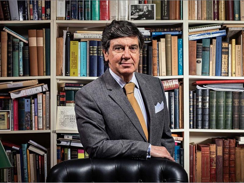 El jurista Juan Vicente Sola analiza en su nuevo libro cómo la aplicación al extremo del keynesianismo llevó a la Argentina a sus crisis actual