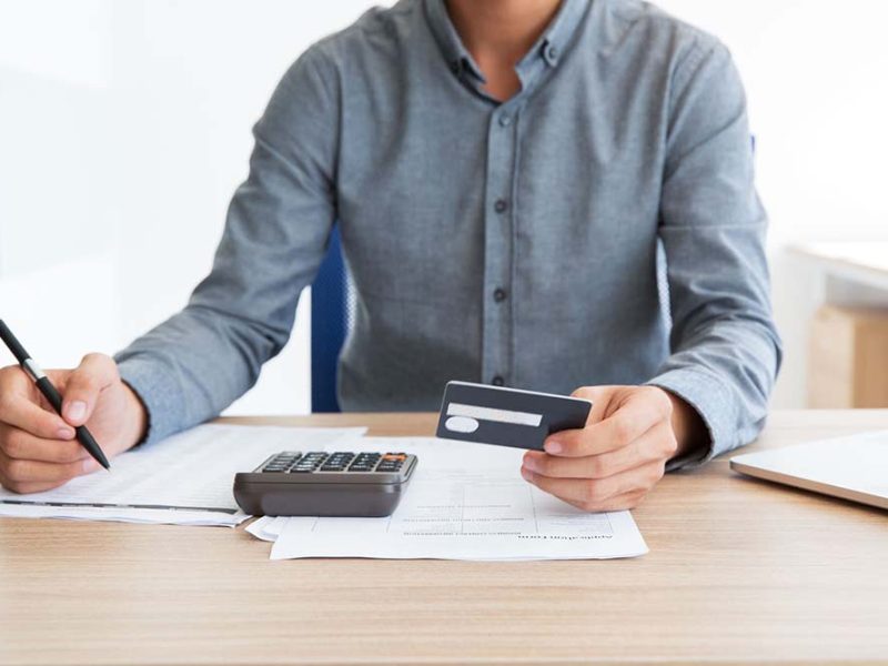 ¿Qué hacer si no pagué el total de mi tarjeta de crédito?