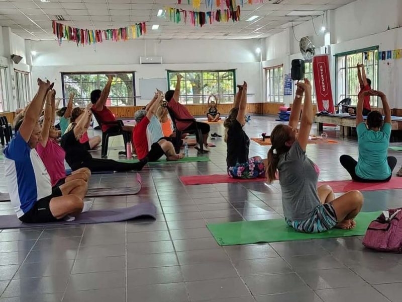 Vecinos y vecinas disfrutaron del primer encuentro de yoga del Municipio de Tigre de este 2025