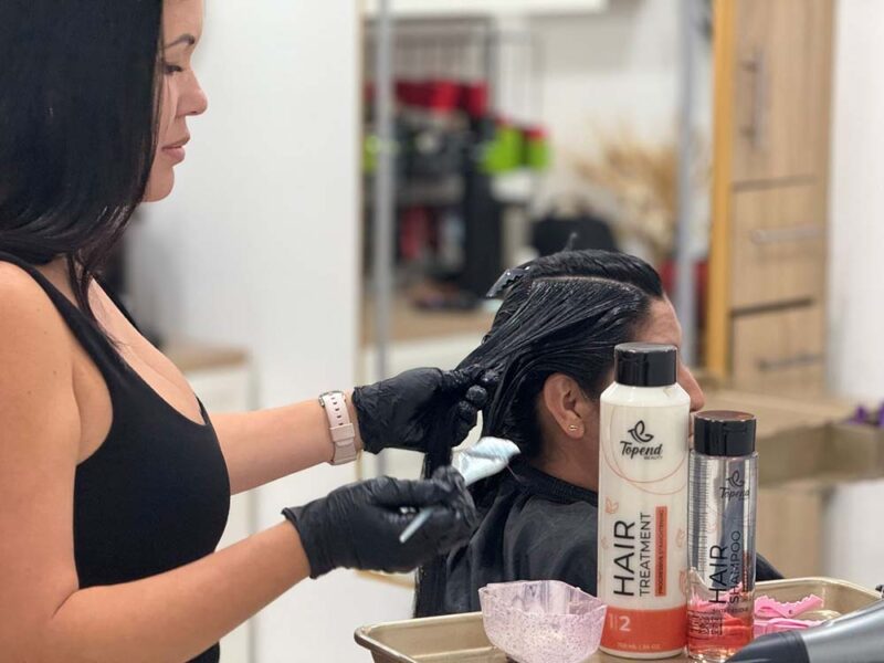 Al alisar e hidratar el cabello, hay que elegir siempre la keratina “buena”, alerta la experta Michelle Carpio