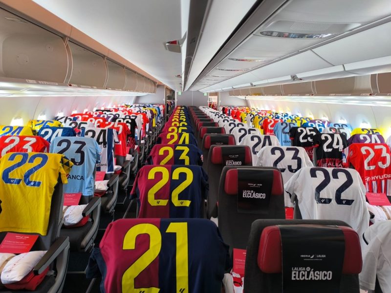 Los clientes de Iberia disfrutaron de la emoción de “ELCLÁSICO de LALIGA EA SPORTS” a 30.000 pies de altura