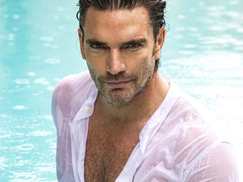 Julián Gil entre ‘Los 50 Papás más Guapos del Momento’, según la revista CARAS