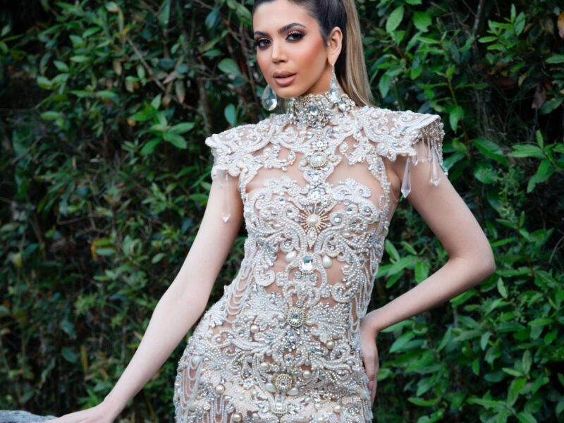 Lisbeth F.G. modeló en Cannes para Giannina Azar con vestido que combina glamour, arte y sofisticación