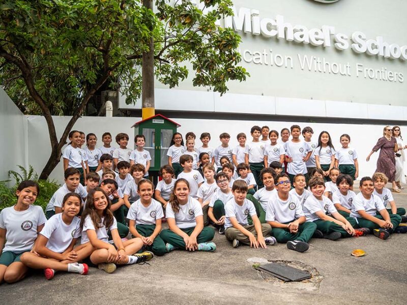 Los alumnos de cuarto grado del Saint Michael’s School inauguran la primera “Little Free Library” escolar de la República Dominicana