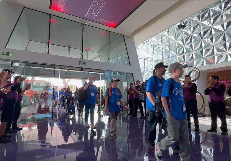 Planet Hollywood Cancun recibe al primer grupo de Make-a-Wish Canadá® en un resort todo incluido junto a Sunwing Vacations