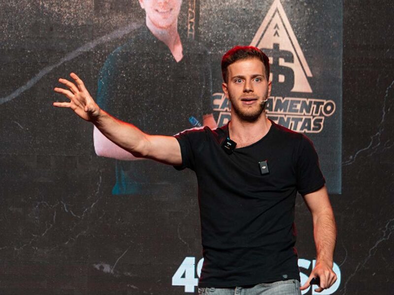 Teo Tinivelli y Dragonchat: la revolución argentina que quiere conquistar el mundo con IA y ventas