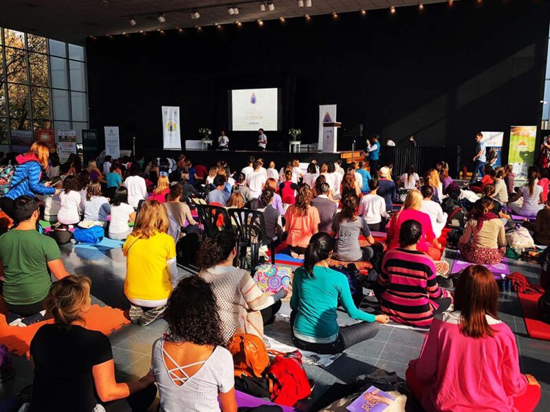 “YOGA POR LA PAZ POR UNA ARGENTINA UNIDA Y LIBRE DE VIOLENCIA”