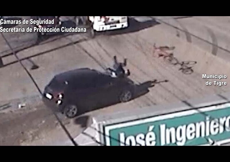 Rincón de Milberg: un auto impactó a un ciclista que cruzó con el semáforo en rojo