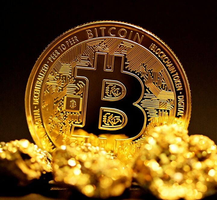 Bitcoin cerró un julio turbulento sin salir de su rango de cotización