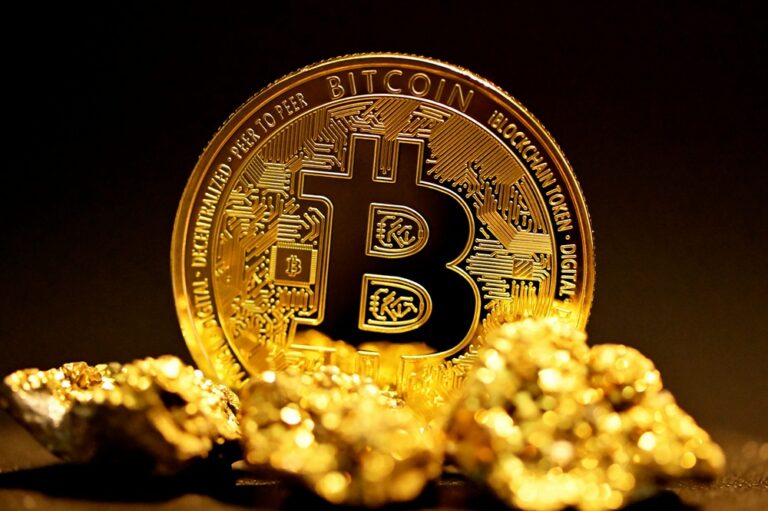 Bitcoin cerró un julio turbulento sin salir de su rango de cotización