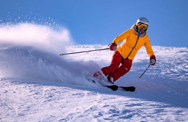 Disfruta la nieve sin lesiones: especialista entrega consejos para evitar accidentes durante invierno