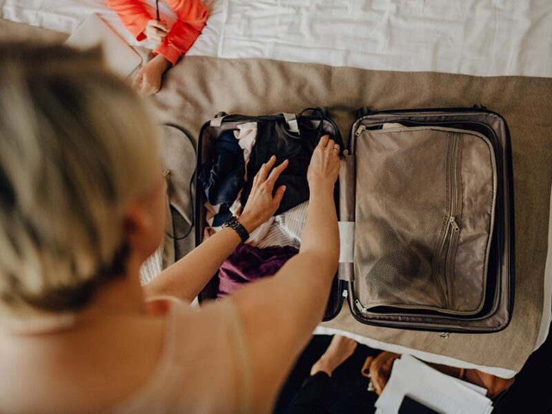 La Psicología de la Valija: ¿Cómo Arman su Equipaje los Argentinos? Un Estudio de Booking.com lo Descubre
