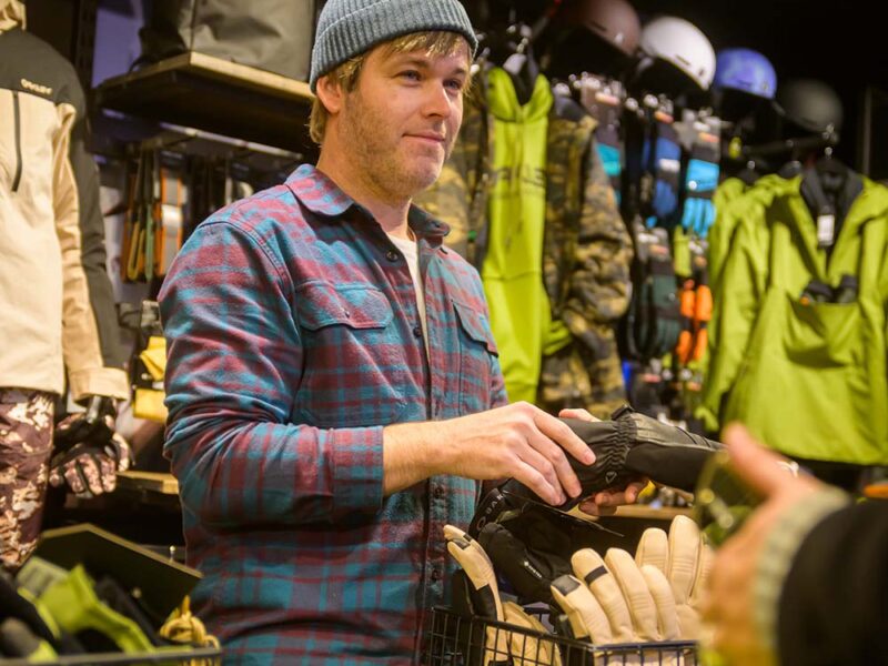 ZONA ZERO presentó la nueva colección de OAKLEY, “OAKLEY SNOW 25”