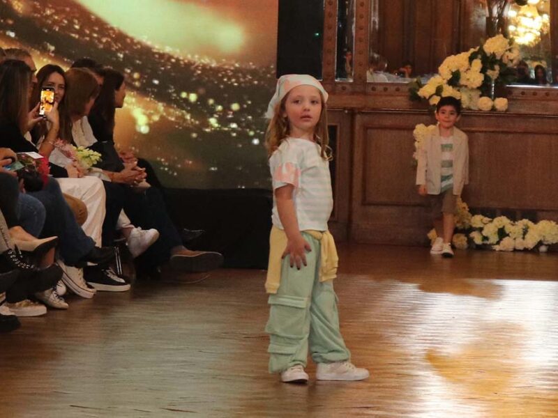 Ámbar Cisneros brilla en su primer desfile de Argentina Fashion Week