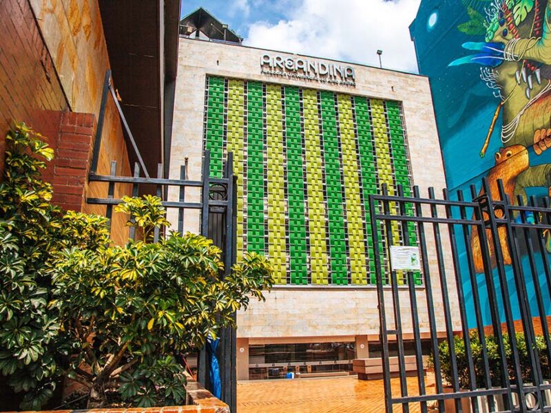 Areandina, 1ra entre las 5 IES privadas más grandes del país en renovar la Acreditación Multicampus de Alta Calidad