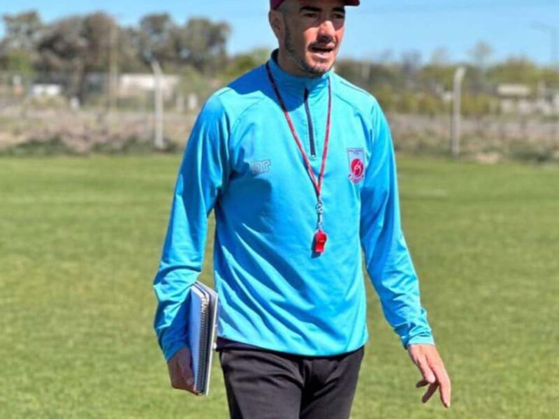 José Maxwell: el DT de Bolívar que quiere revolucionar el fútbol con una visión humana y estratégica