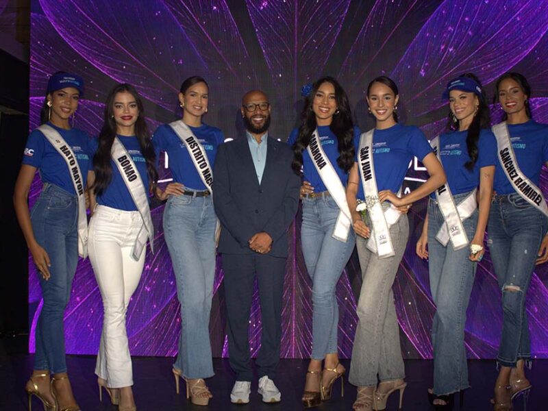 Psicólogo Juan Rojas imparte conferencia inspiradora a las candidatas del Miss República Dominicana Universo 2025