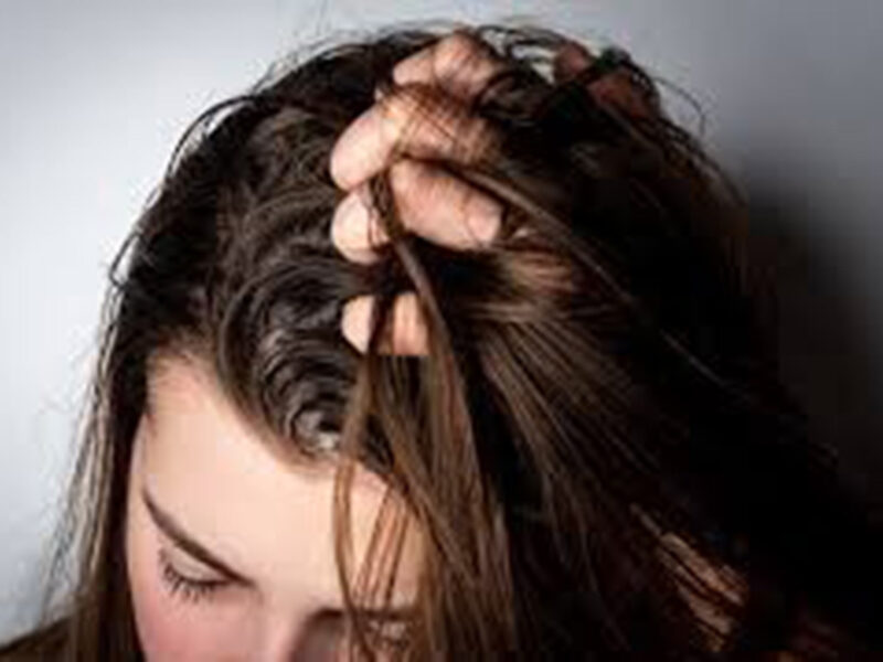 Raices grasas y cuidado del cabello: el falso dilema de la hidratación