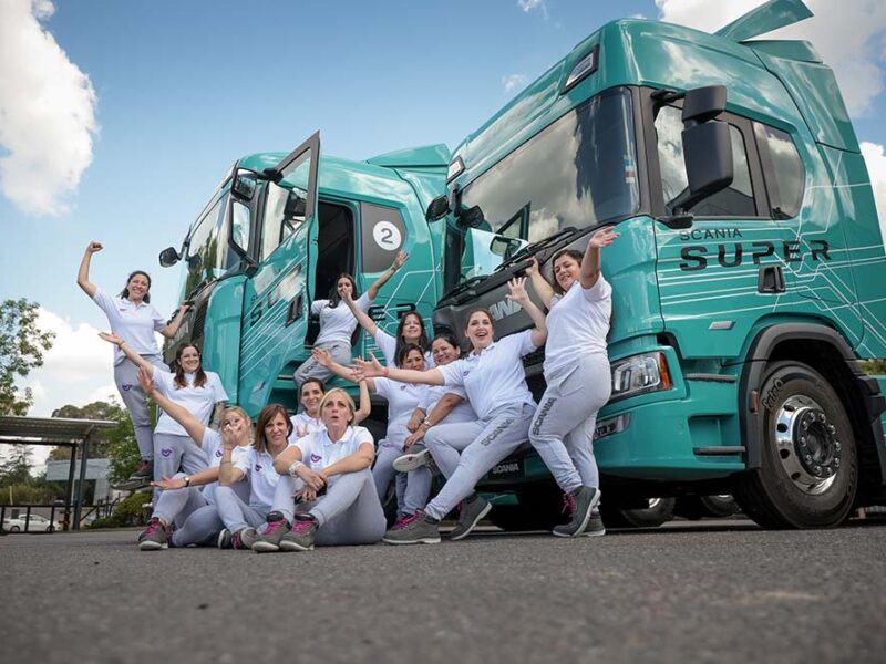 Scania abre la inscripción al programa que convierte a mujeres en conductoras de camiones