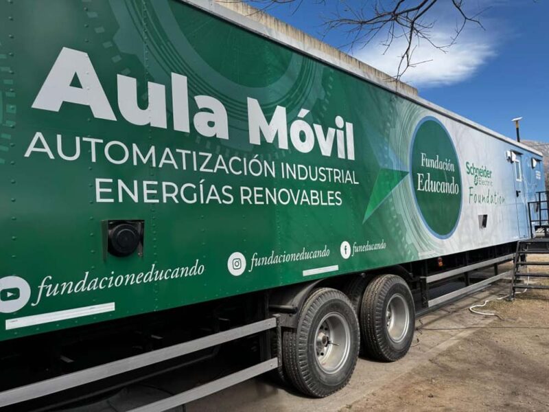 Fundación Educando y Schneider Electric Foundation lanzan un aula móvil para fortalecer la educación técnica en Argentina