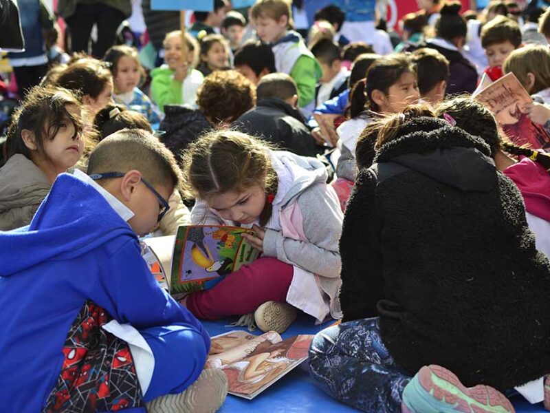 En tiempos de hiperconexión e inmediatez,  niños, jóvenes y adultos  se reunirán para leer y celebrar la lectura