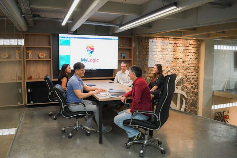 IA y empleo: ¿el fin de los trabajos o el inicio de una nueva revolución laboral?