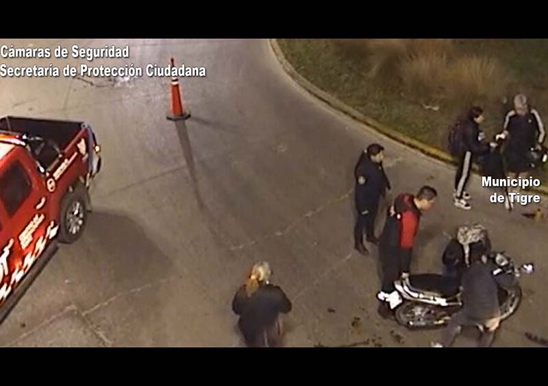 Circulaba en una moto sin documentación e impactó a un auto en Benavídez