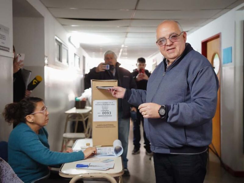 Nogueira ya votó y convocó a todos los vecinos a hacerlo: “Es un compromiso con la ciudad”