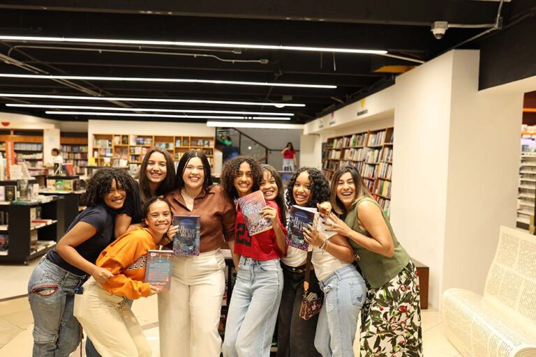 Cuesta Libros recibe a la escritora Karine Bernal Lobo en un Meet & Greet con sus lectores