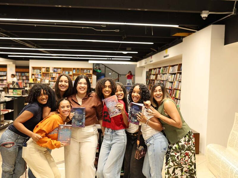 Cuesta Libros recibe a la escritora Karine Bernal Lobo en un Meet & Greet con sus lectores