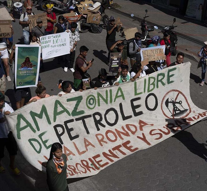 La Flotilla Amazónica Yaku Mama inicia una travesía histórica hacia la COP30 para exigir justicia climática y el fin de la extracción de los combustibles fósiles en la Amazonia