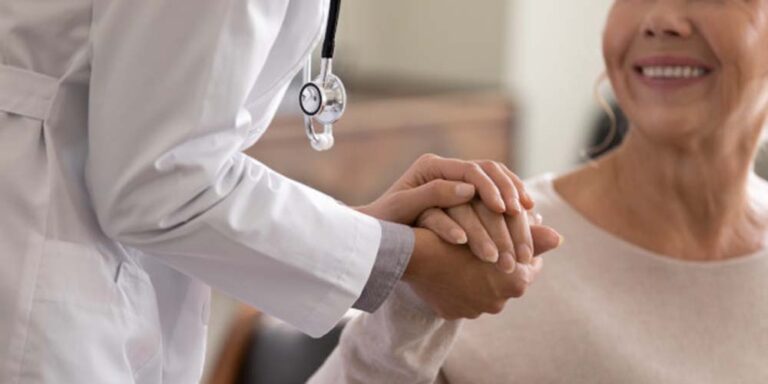 Espondiloartritis axial: una enfermedad inflamatoria que va más allá del dolor de espalda