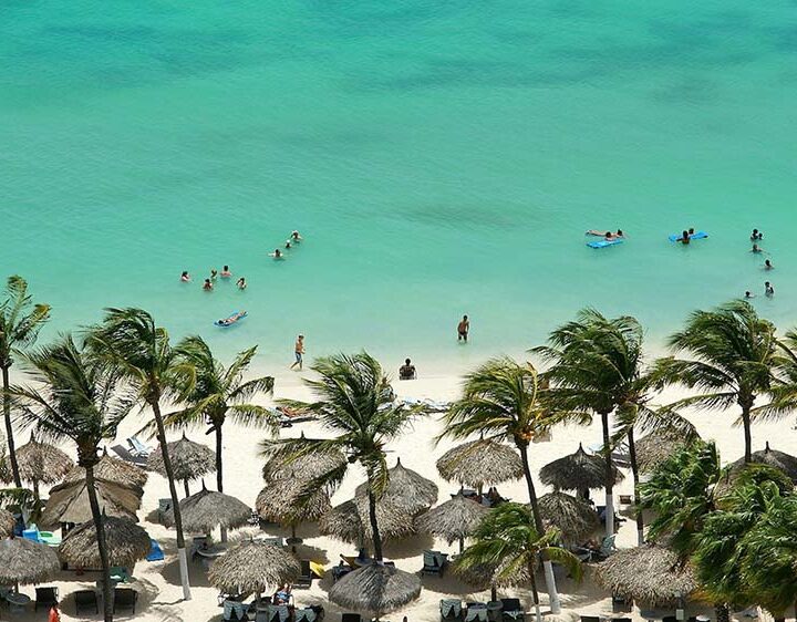 Aruba suma rutas y se consolida como destino estrella del verano 2026