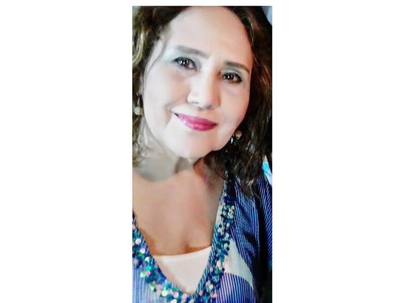 Frente a los ventanales