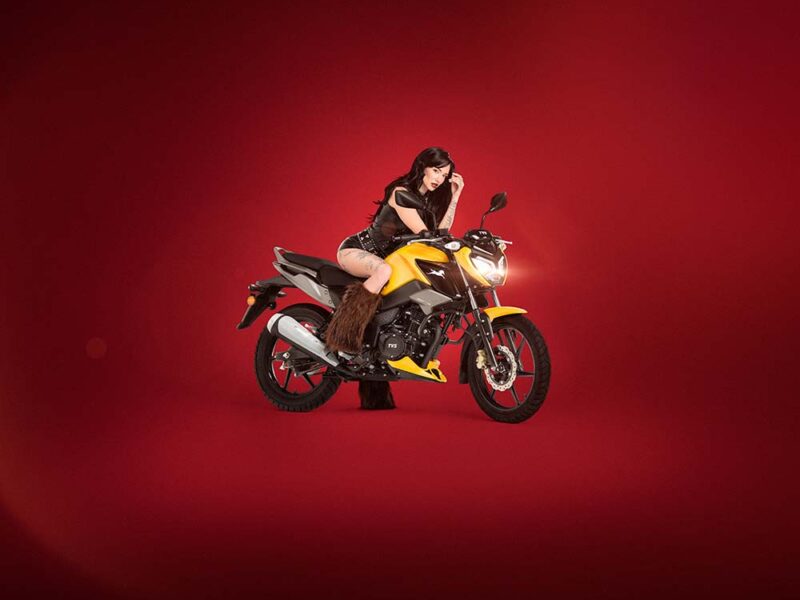 La Joaqui protagonista de la nueva campaña de TVS Motos Argentina “Not para Fantasmear”