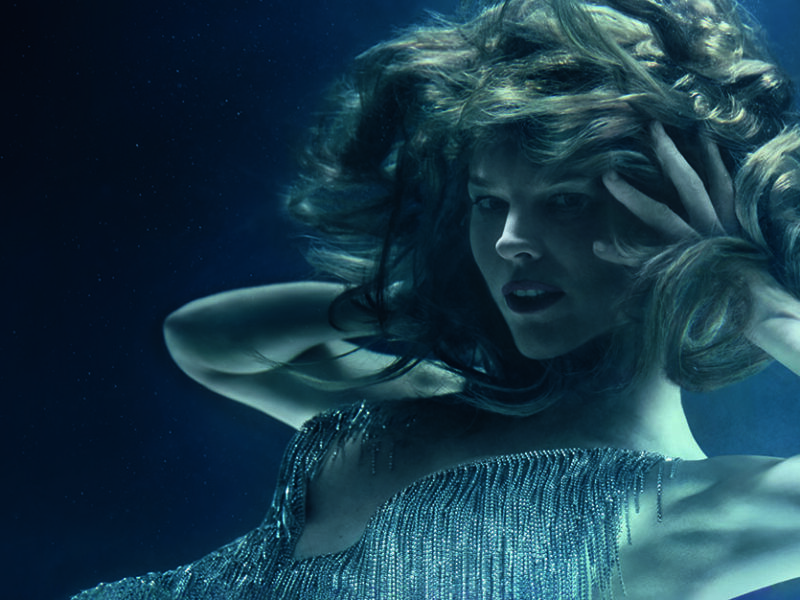 Elementos, el calendario Pirelli 2026 de Sølve Sundsbø, presentado en la Casa Municipal de Praga