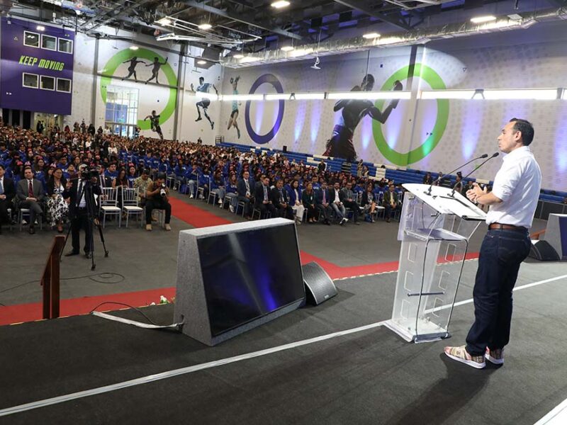 Presidente José Jerí juramenta a estudiantes del programa USIL–Disney 