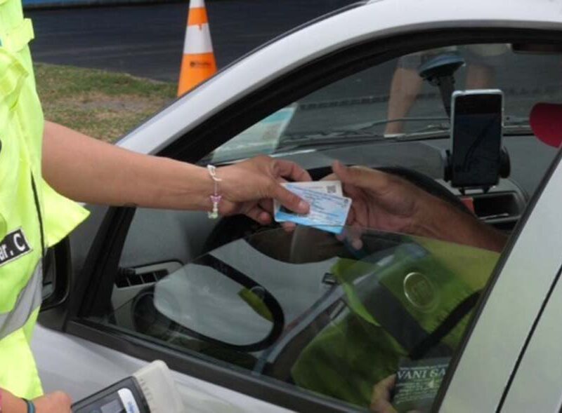 Conducir con una licencia trucha es un delito penal