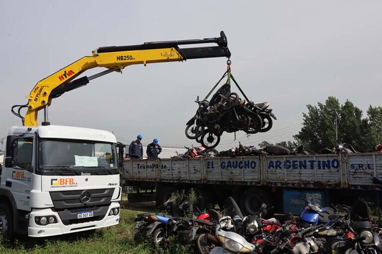 El Municipio destruirá más de 2.000 vehículos secuestrados y abandonados en la vía pública