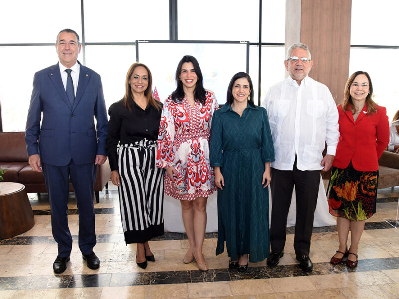Clúster Turístico de Santo Domingo presenta avances del 2025 durante su tradicional desayuno navideño en el recién inaugurado Hotel Mauad