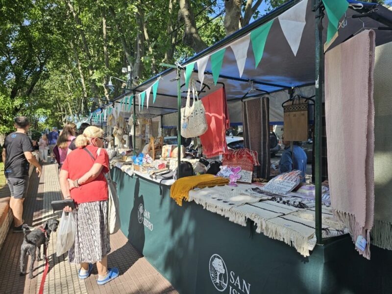 San Isidro cierra el año con una feria que impulsa a sus emprendedores y ofrece a los vecinos productos locales