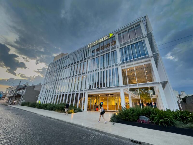 Globant y Autodesk Tandem se unen para transformar las operaciones de gemelos digitales con Physical AI