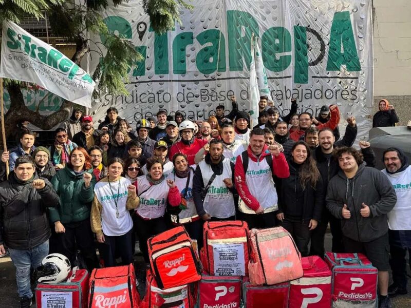 Repartidores por aplicación del SiTraRepA se movilizan contra la reforma laboral